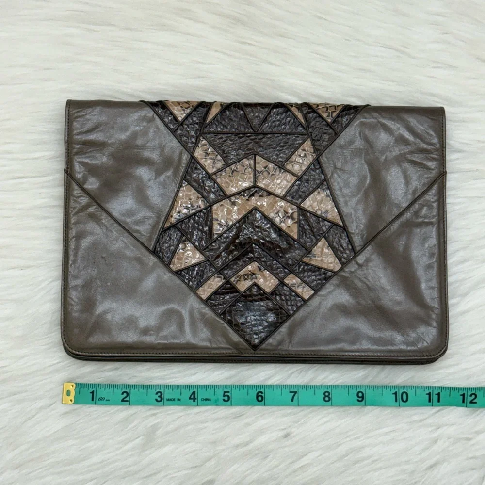 ANDREA PFISTER FOR AMEN WARDY - GREY BROWN TAN SNAKE EMBOSSED LEATHER CLUTCH BAG - Picture 12 of 13